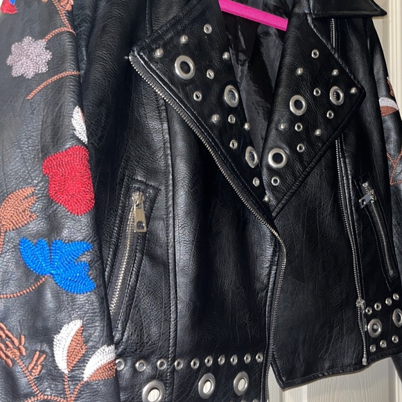 Leather jacket - Picture 2 of 7